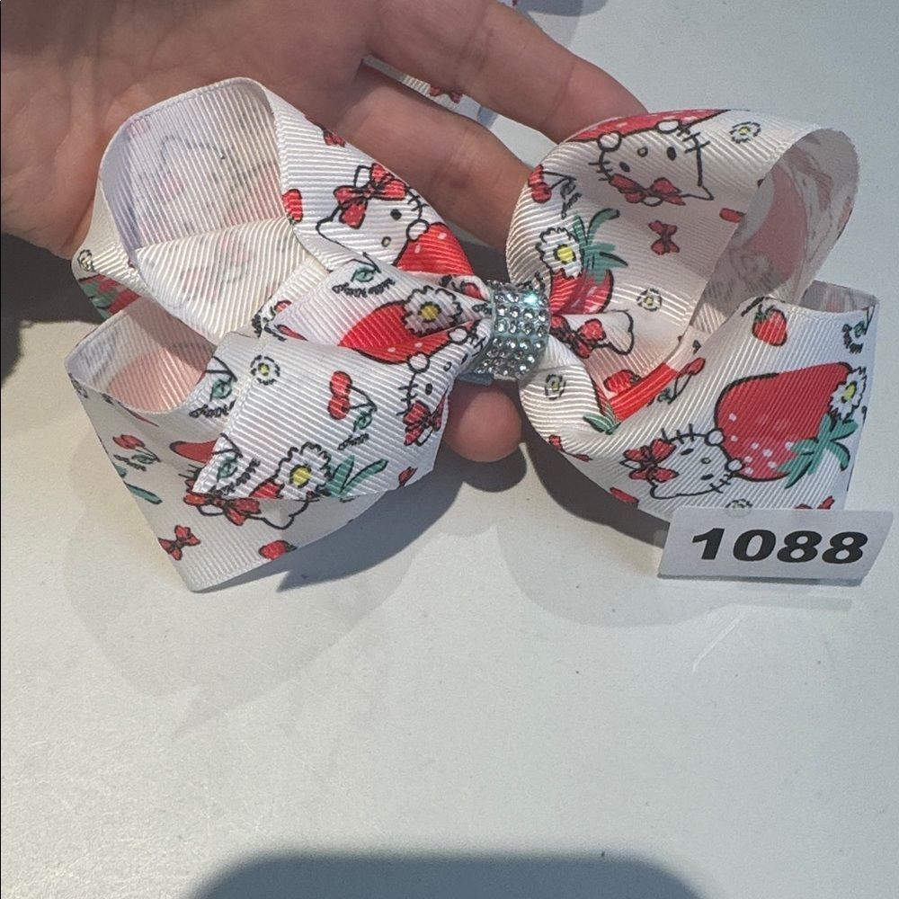 1088 Hello Kitty Alligator Clip Hair Bow